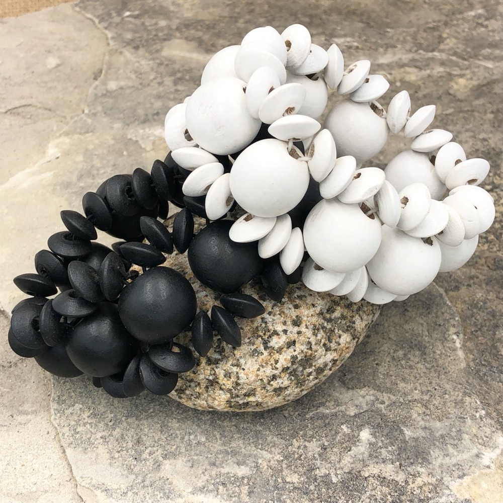 🍀 Black OR White Painted Wood Bead Stretch Bracelet
